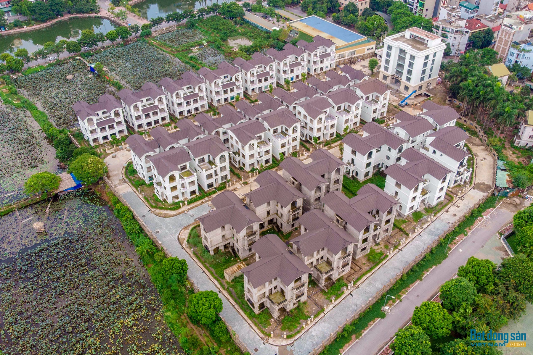 Dự án Làng biệt thự triệu USD chậm tiến độ nửa thập kỷ, đơn vị thi công nói gì? Dự án Làng biệt thự triệu USD chậm tiến độ nửa thập kỷ, đơn vị thi công nói gì?