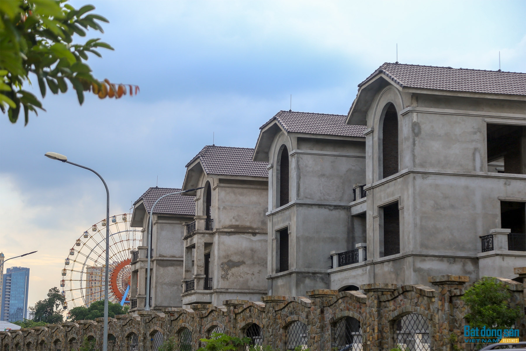 Dự án Làng biệt thự triệu USD chậm tiến độ nửa thập kỷ, đơn vị thi công nói gì? Dự án Làng biệt thự triệu USD chậm tiến độ nửa thập kỷ, đơn vị thi công nói gì?
