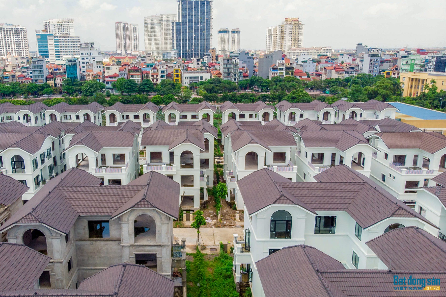 Dự án Làng biệt thự triệu USD chậm tiến độ nửa thập kỷ, đơn vị thi công nói gì? Dự án Làng biệt thự triệu USD chậm tiến độ nửa thập kỷ, đơn vị thi công nói gì?