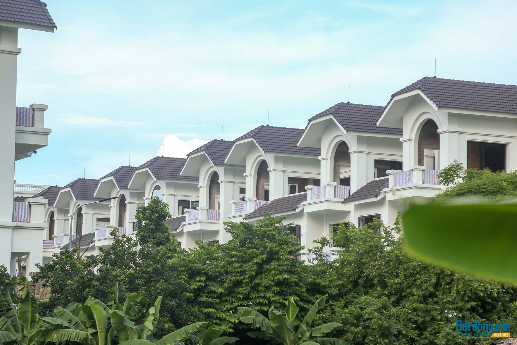 Dự án Làng biệt thự triệu USD chậm tiến độ nửa thập kỷ, đơn vị thi công nói gì? Dự án Làng biệt thự triệu USD chậm tiến độ nửa thập kỷ, đơn vị thi công nói gì?