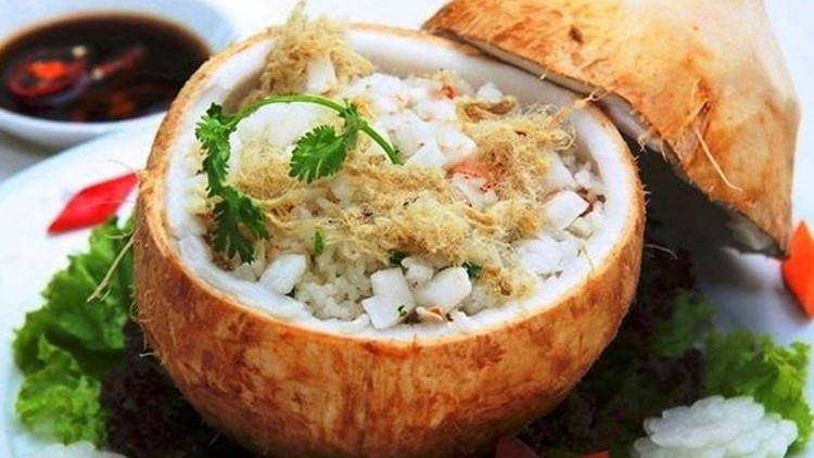 Cơm trái dừa- Món ăn cung đình Huế com-trai-dua-mon-an-cung-dinh-hue-1