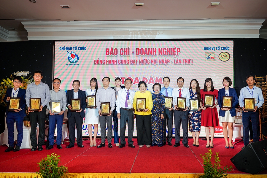 Tập đoàn Hưng Thịnh được vinh danh Doanh nghiệp phát triển bền vững và tích cực hỗ trợ cộng đồng đẩy lùi Covid-19