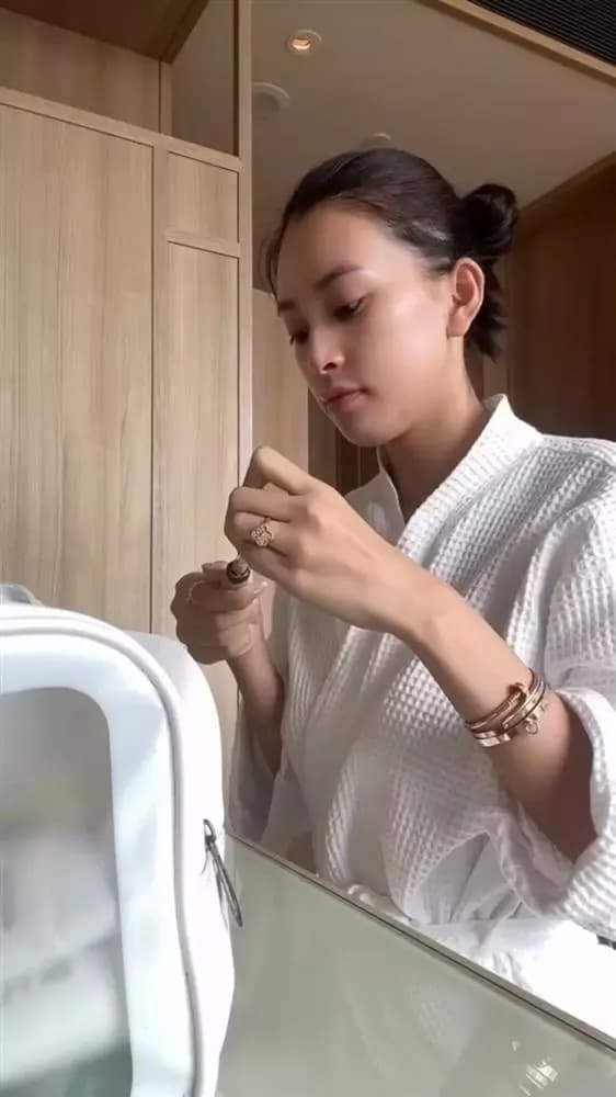 Sao Việt hôm nay 6/9: Lưu Hương Giang mở lại mạng xã hội