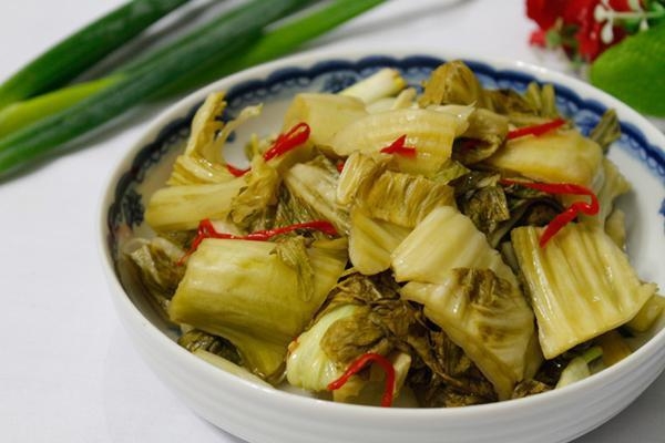 Những người nào không nên ăn dưa muối?