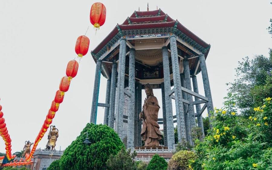 cuc lac tu ngoi chua lon nhat dong nam a o malaysia