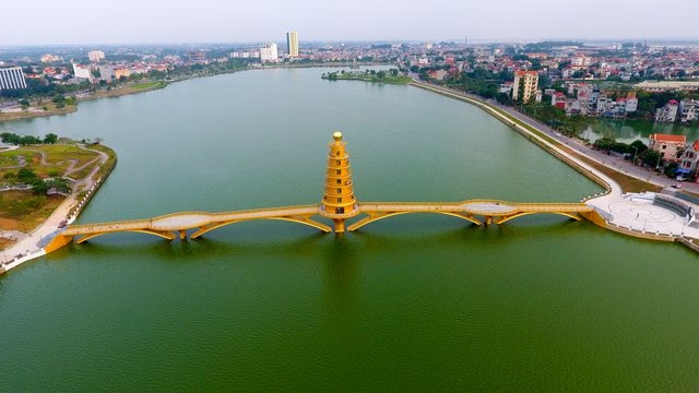Toàn cảnh cây cầu đi bộ với kiến trúc tháp 7 tầng "độc nhất vô nhị" tại Phú Thọ toan canh cay cau di bo voi kien truc thap 7 tang doc nhat vo nhi tai phu tho