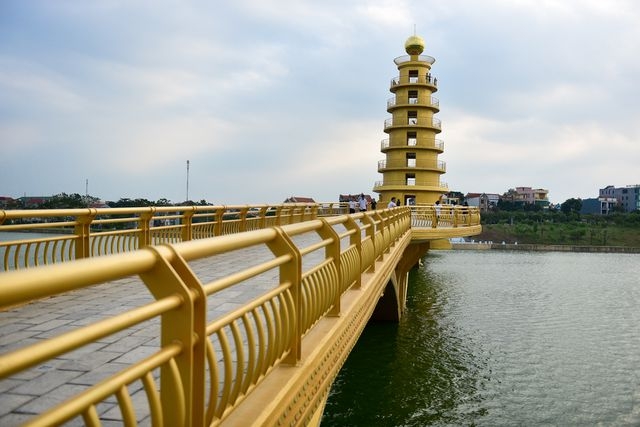 Toàn cảnh cây cầu đi bộ với kiến trúc tháp 7 tầng "độc nhất vô nhị" tại Phú Thọ toan canh cay cau di bo voi kien truc thap 7 tang doc nhat vo nhi tai phu tho