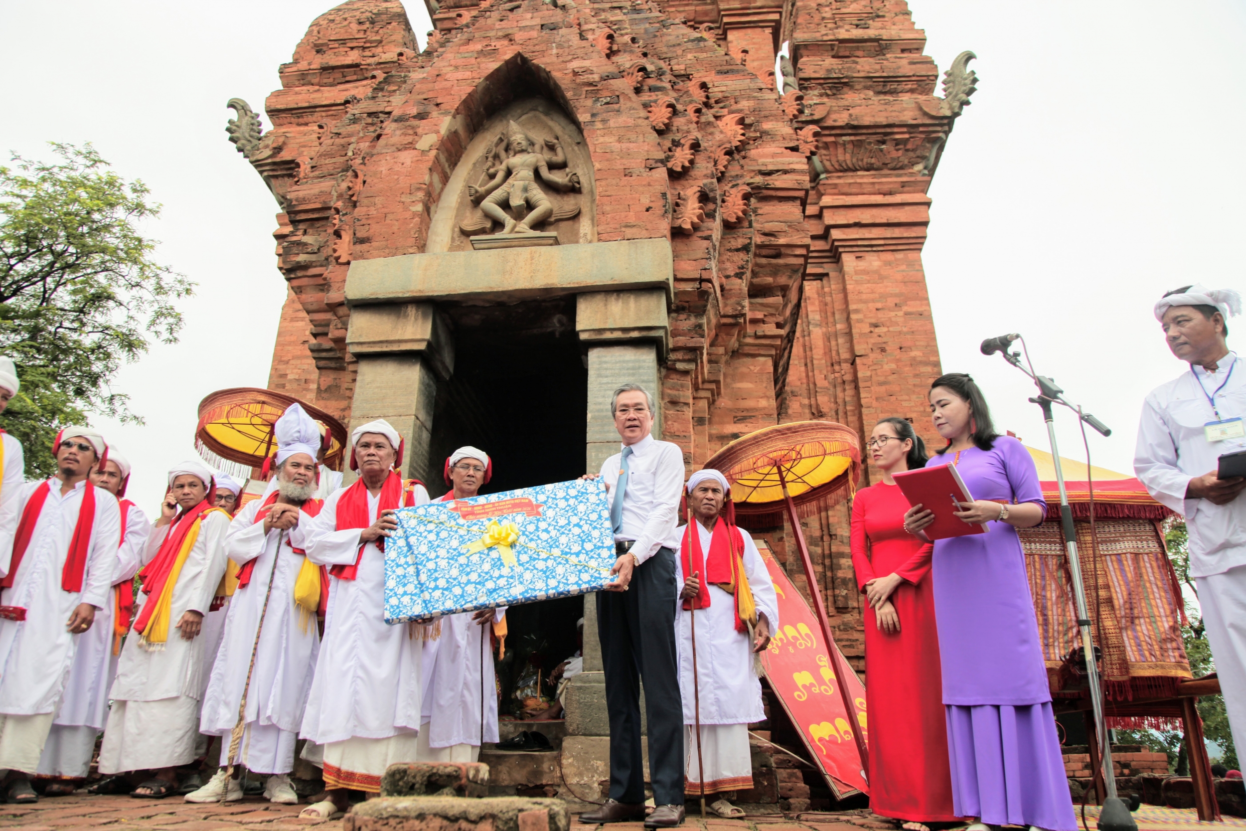 dong-bao-dan-toc-cham-ninh-thuan-ron-rang-le-hoi-ka-te-2020