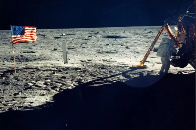 nasa-phat-hien-mat-trang-nhieu-nuoc-hon-nguoi-ta-nghi