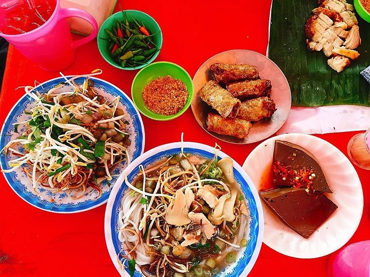 dac-san-tra-vinh-loat-mon-ngon-khien-bao-tu-bieu-tinh
