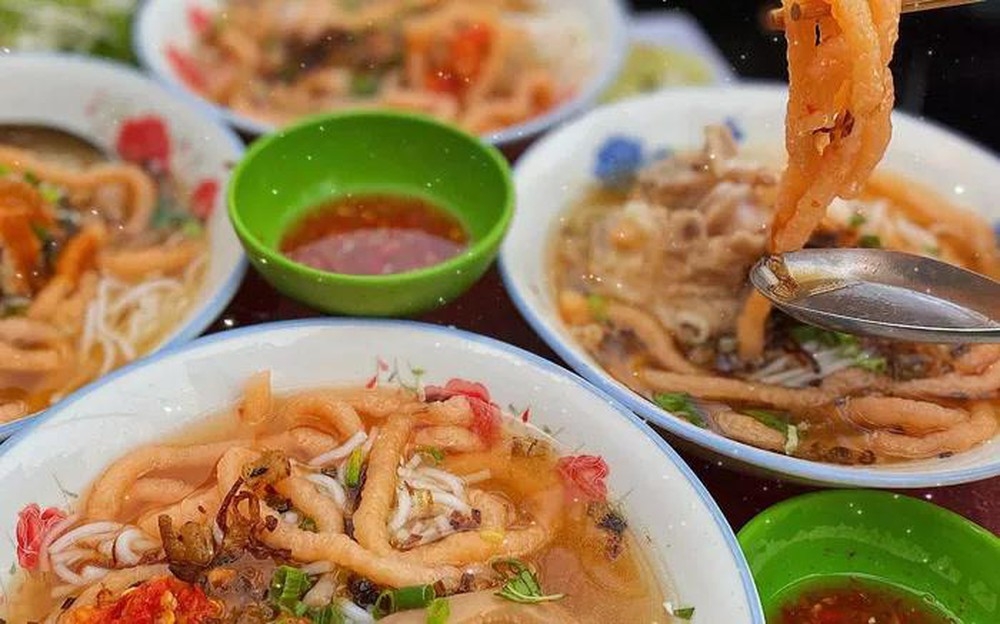 dac-san-tra-vinh-loat-mon-ngon-khien-bao-tu-bieu-tinh-2