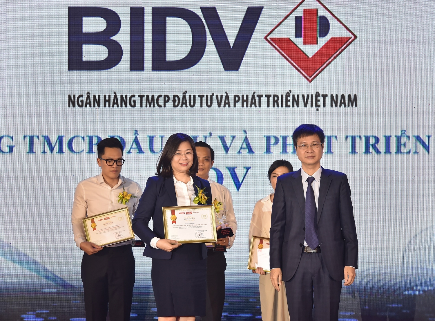 dich vu thu ho hoc phi cua bidv vao top 10 tin dung 2019