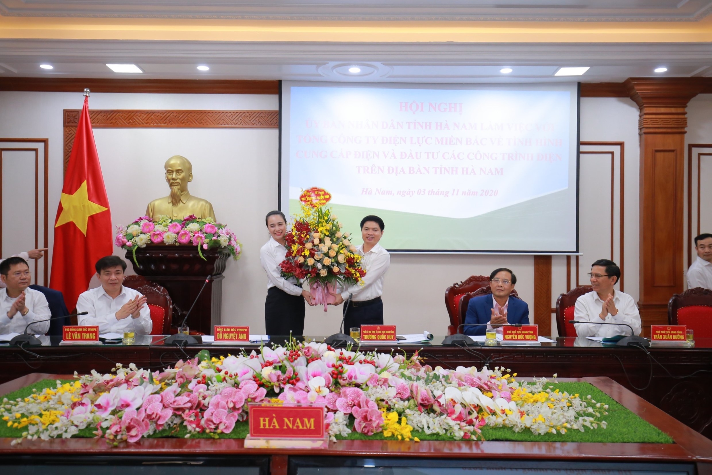 Hà Nam cam kết phối hợp chặt chẽ, tạo mọi điều kiện cho Ngành điện kinh doanh và hoàn thành sứ mệnh