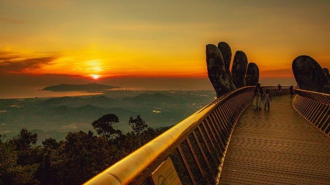 Ngắm không biết chán những khoảnh khắc tuyệt đẹp của Cầu Vàng
