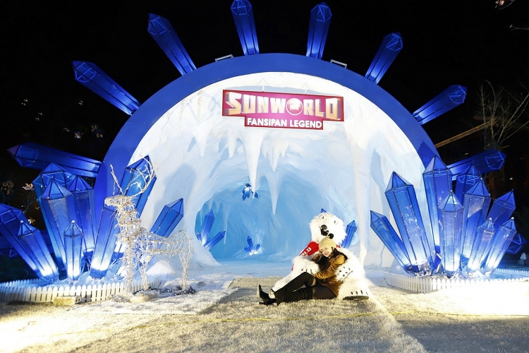 Đón Giáng sinh sớm trên nóc nhà Đông Dương giữa “xứ sở pha lê” lộng lẫy don giang sinh som tren noc nha dong duong giua xu so pha le long lay