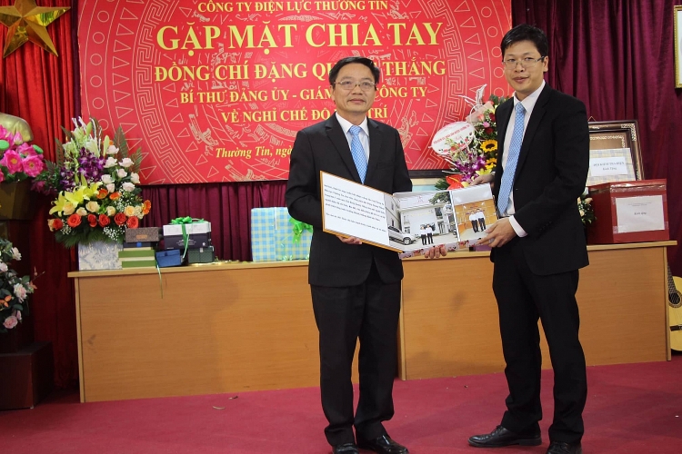 vi cuu giam doc va nhung dau an o cong ty dien luc thuong tin