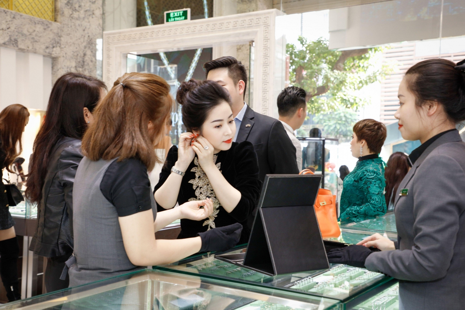 khanh thanh trung tam kim hoan loc phuc fine jewelry dau tien tai ha noi