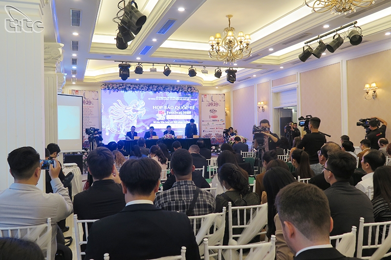 “Di sản văn hóa với hội nhập và phát triển, Huế luôn luôn mới” di san van hoa voi hoi nhap va phat trien hue luon luon moi