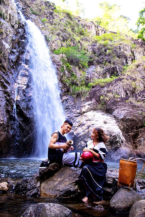 Ngược ngàn Khánh Sơn