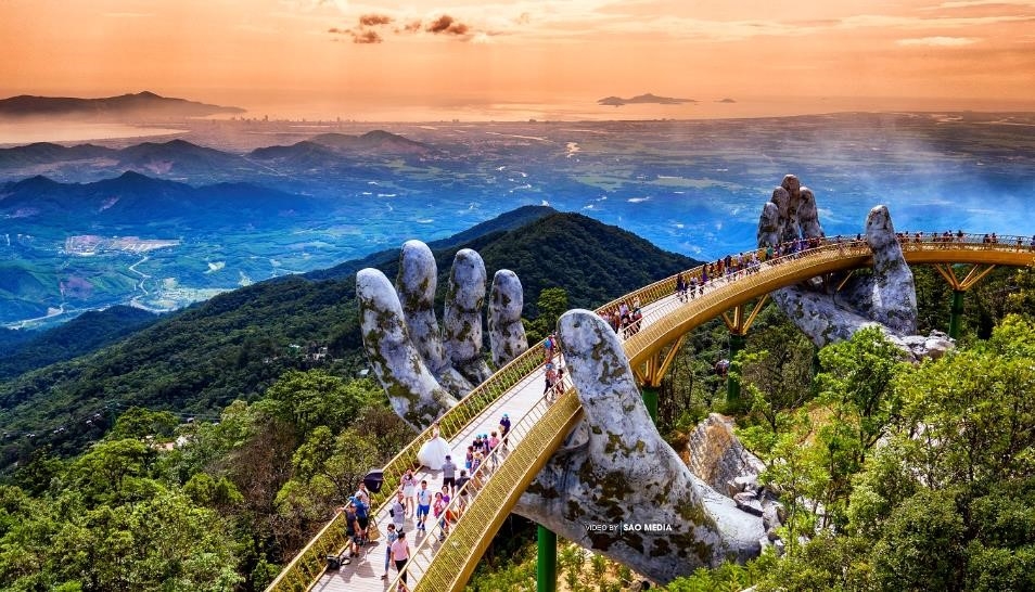 Ngắm những hình ảnh này, dễ hiểu vì sao Cầu Vàng được World Travel Awards vinh danh