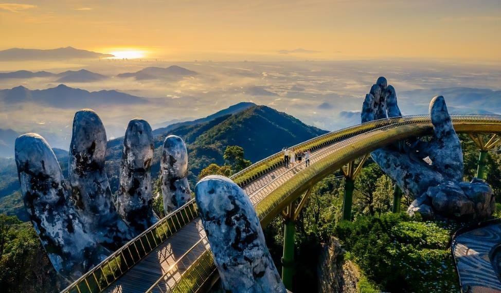 Ngắm những hình ảnh này, dễ hiểu vì sao Cầu Vàng được World Travel Awards vinh danh