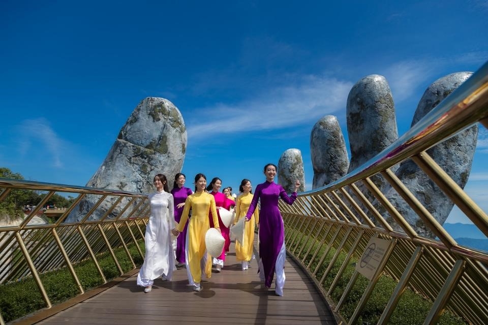 Ngắm những hình ảnh này, dễ hiểu vì sao Cầu Vàng được World Travel Awards vinh danh