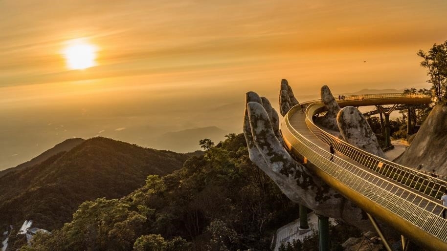 Ngắm những hình ảnh này, dễ hiểu vì sao Cầu Vàng được World Travel Awards vinh danh