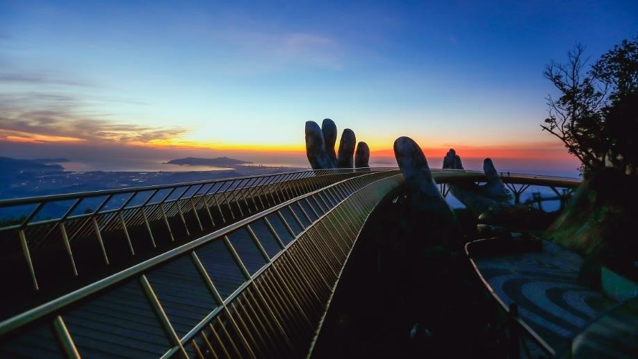 Ngắm những hình ảnh này, dễ hiểu vì sao Cầu Vàng được World Travel Awards vinh danh