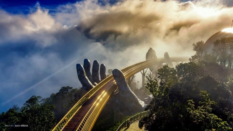 Ngắm những hình ảnh này, dễ hiểu vì sao Cầu Vàng được World Travel Awards vinh danh