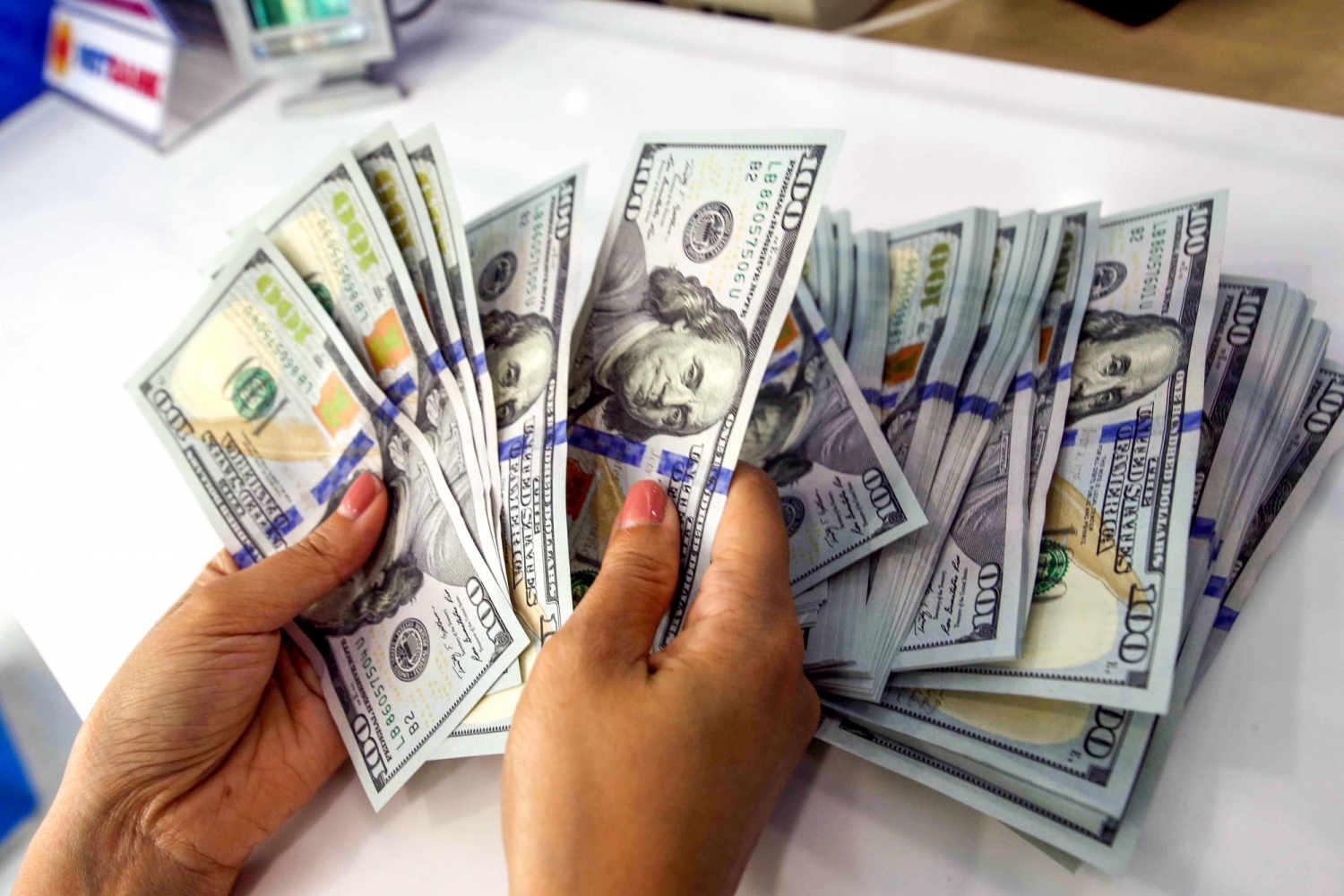 Tỷ giá ngoại tệ hôm nay 3/8: Đồng USD đổi chiều tăng mạnh