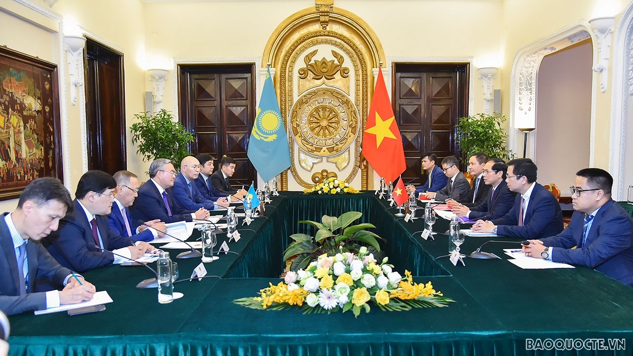 Bộ trưởng Ngoại giao Bùi Thanh Sơn hội đàm với Phó Thủ tướng, Bộ trưởng Ngoại giao Kazakhstan