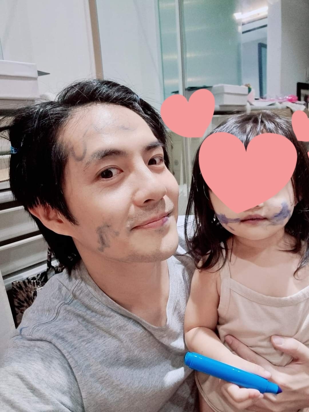 Đông Nhi “tá hỏa” sau khi để Ông Cao Thắng trông con