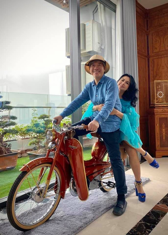 Diva Thanh Lam tạo dáng tình tứ bên bạn trai bác sĩ Diva Thanh Lam tạo dáng tình tứ bên bạn trai bác sĩ