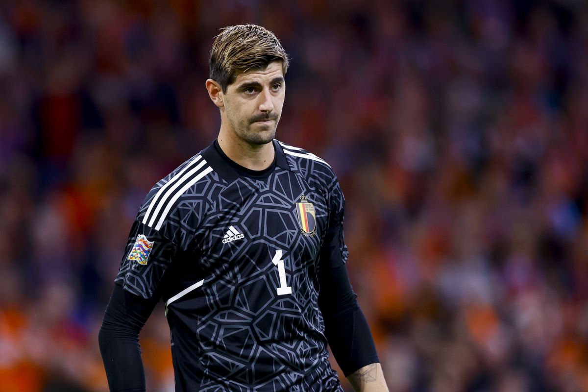 Thibaut Courtois nghỉ thi đấu vô thời hạn vì thần kinh tọa