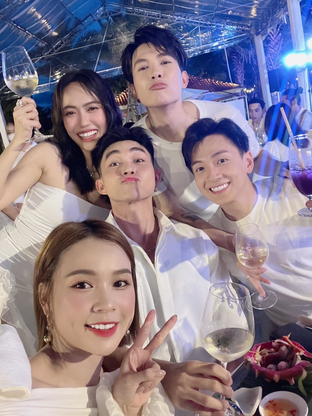 Jun Phạm - Ngô Kiến Huy được mệnh danh hai "chuyên gia" hát đám cưới