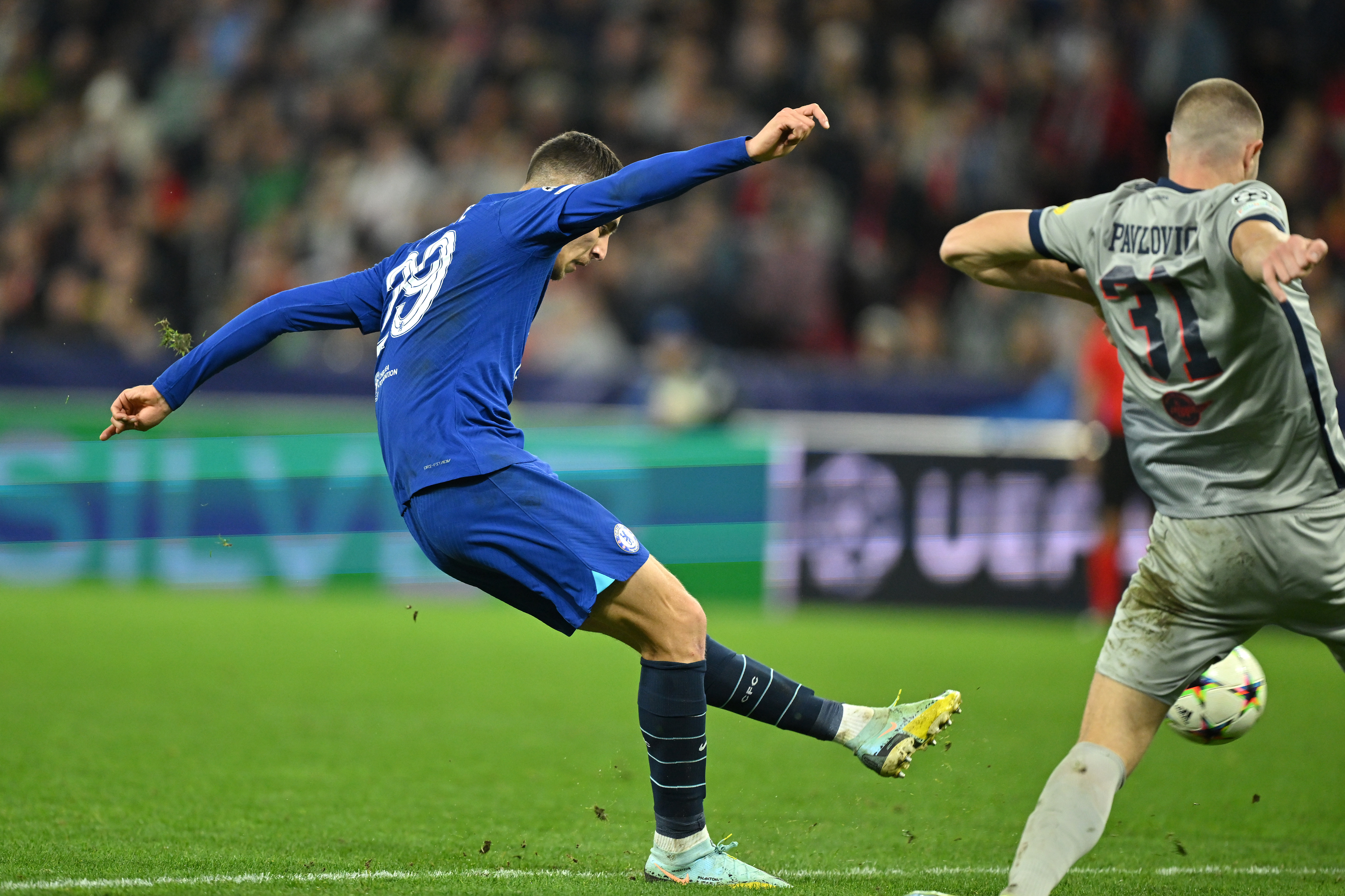 Havertz và Kovacic ghi những bàn thắng đáng kinh ngạc đưa Chelsea vào vòng 16 đội