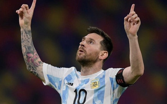 Messi xô đổ kỷ lục của Ronaldo