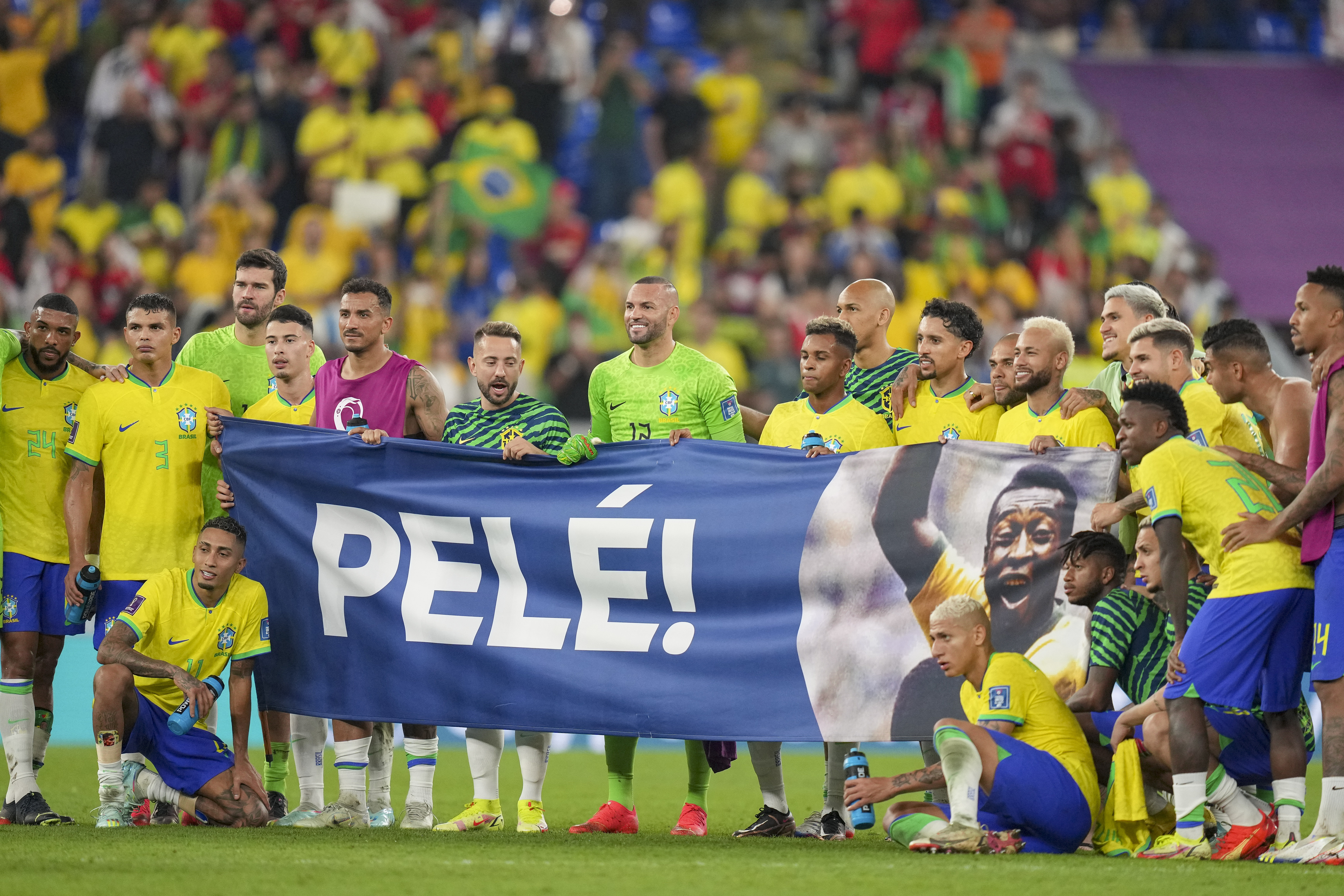 ĐT Brazil vinh danh Pele trong trận thắng đậm trước Hàn Quốc