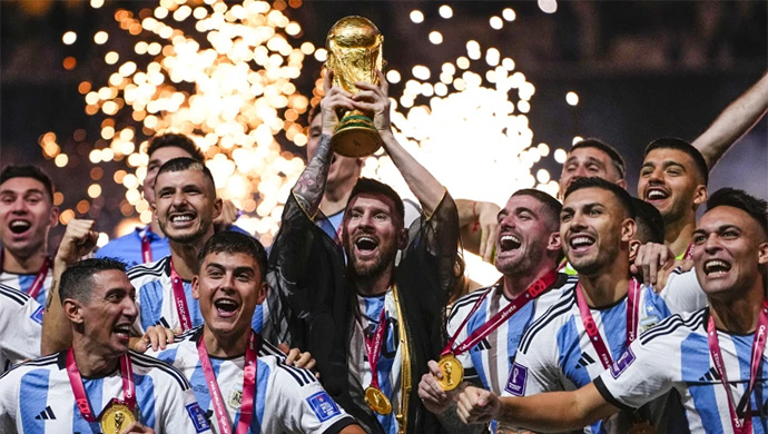 Chủ tịch PSG: "Nếu có 2 chiếc cup vàng, tôi sẽ trao cho Mbappe 1 và Messi 1"