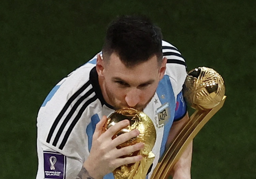 Chủ tịch PSG: "Nếu có 2 chiếc cup vàng, tôi sẽ trao cho Mbappe 1 và Messi 1"