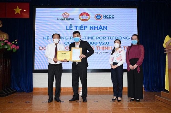 Tập đoàn Hưng Thịnh trao tặng Trung tâm Kiểm soát bệnh tật TP.HCM hệ thống máy xét nghiệm Covid- 19 gần 5,3 tỷ đồng