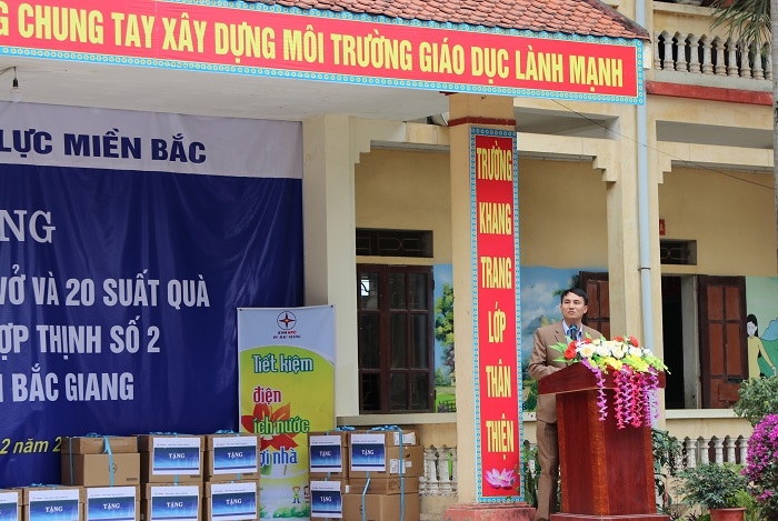 EVNNPC trao tặng quà tại Trường Tiểu học Hợp Thịnh số 2, huyện Hiệp Hòa tỉnh Bắc Giang nhân “Tháng tri ân khách hàng”