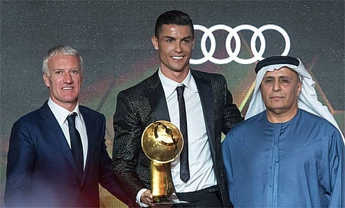 CR7 giành cú đúp tại lễ trao giải Bóng đá toàn cầu