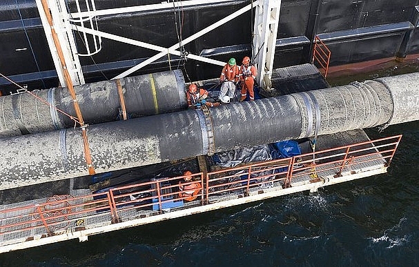 Lắp đặt đường ống dẫn khí trong Dự án Hoạt động lắp đặt đường ống Nord Stream-2 được nối lại ở ngoài khơi Đan Mạch