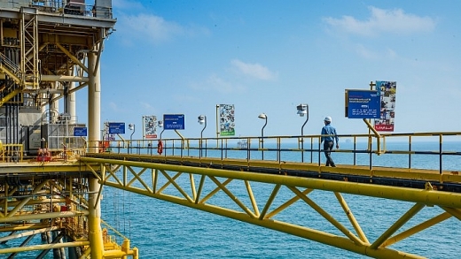 saudi aramco lap dat chan de gian khoan cho hai mo ngoai khoi