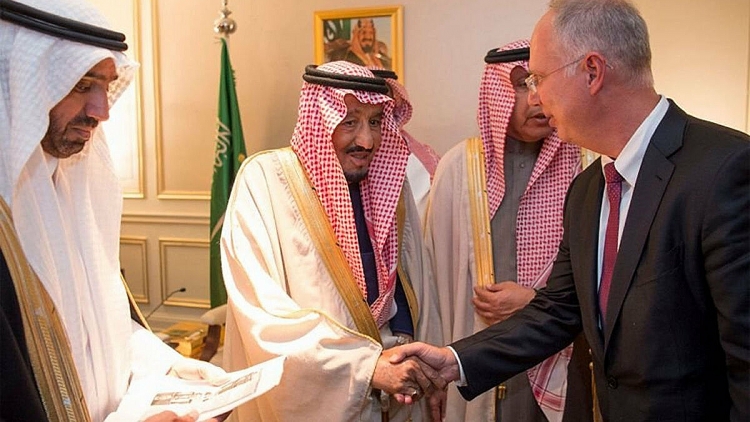 saudi aramco huy thuong vu mua cong ty dich vu dau khi novomet