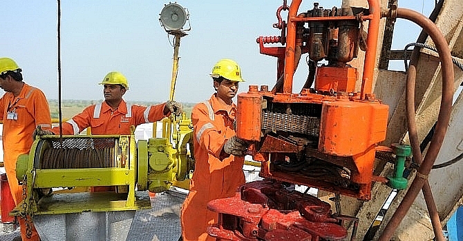 Ấn Độ xem xét lại các hợp đồng nhập khẩu dầu với Ả Rập Xê-út Ấn Độ xem xét lại các hợp đồng nhập khẩu dầu với Ả Rập Xê-út