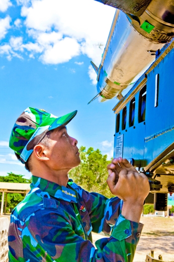 Thực hành nạp đạn tên lửa S125M