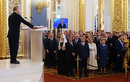 quyen luc cua putin toat ra tu le nham chuc