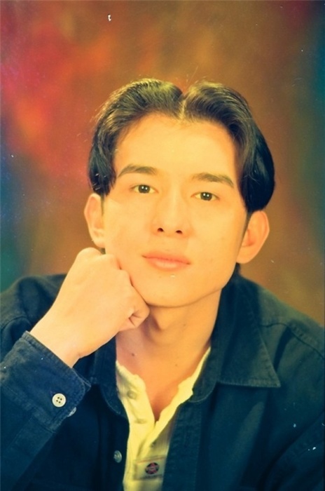 nhin lai nhung kieu toc vang bong mot thoi cua cac sao viet